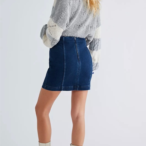 Free People - Denim Mini Skirt - Body Hugging Silhouette - Woman’s Size: 6 and 8 - Picture 3 of 12